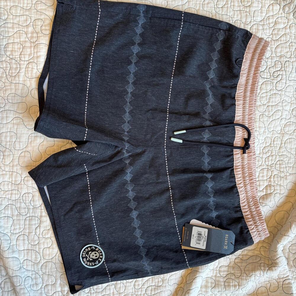 Roark Men's size small Guide Works Shorts 16"‎ [COPY]